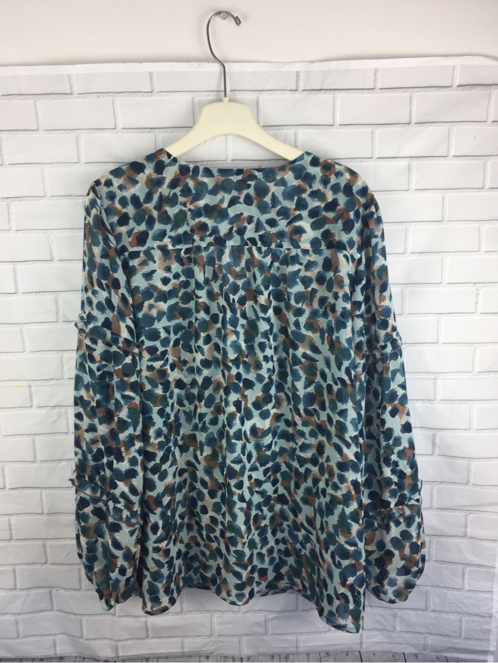 Belle by Kim Gravel Savanna Print Top Size XL Ruffle Detail Long Balloon Sleeves - Picture 7 of 11